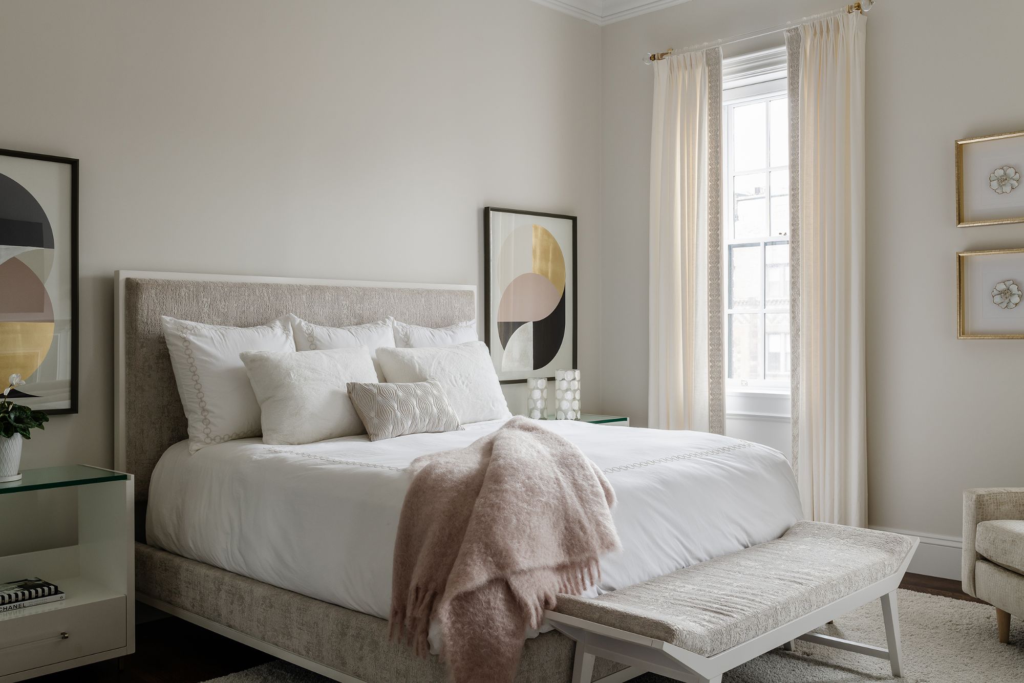 Viviere Designs interior decorating by room project with contemporary design style.
